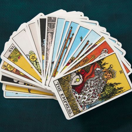 Tarot Card Readings for Beginners: What to Expect from Your First Session